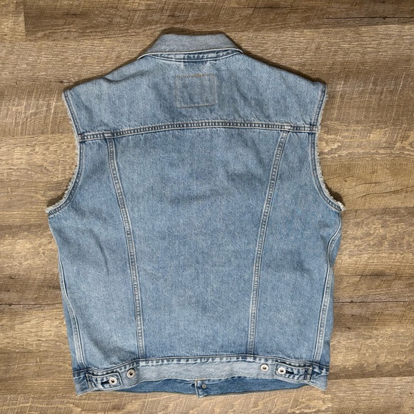 Levi's Premium Denim Trucker Vest Men's M Blue Washed Big E - Picture 2 of 8